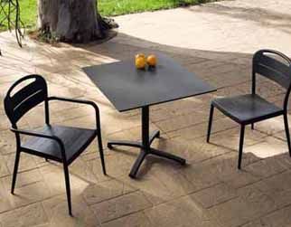 Stühle und Sessel aus Aluminium für den Außenbereich
